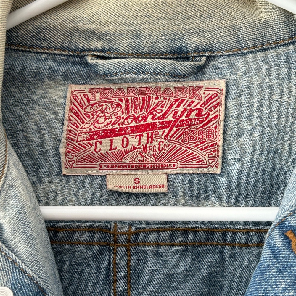 Men’s light wash denim jacket